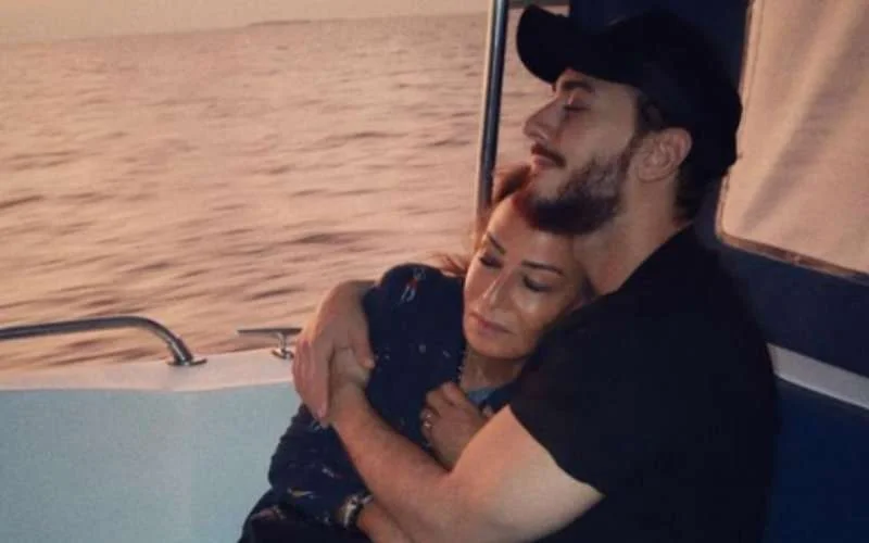 Moeder Saad Lamjarred stelt theatervoorstelling uit na veroordeling zanger