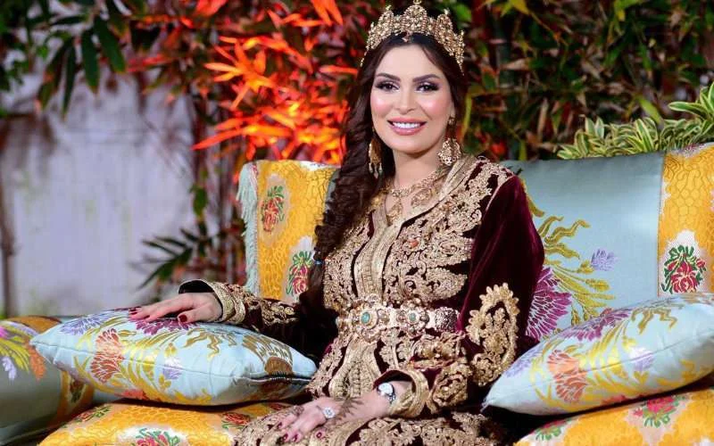 Safaa Hbirkou viert baby shower met henna-ceremonie