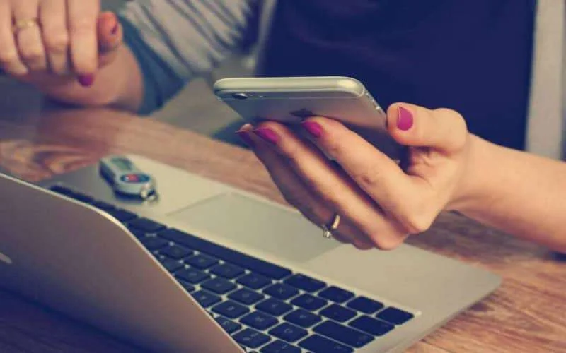 België: man veroordeeld voor sms-zwendel via Marokko