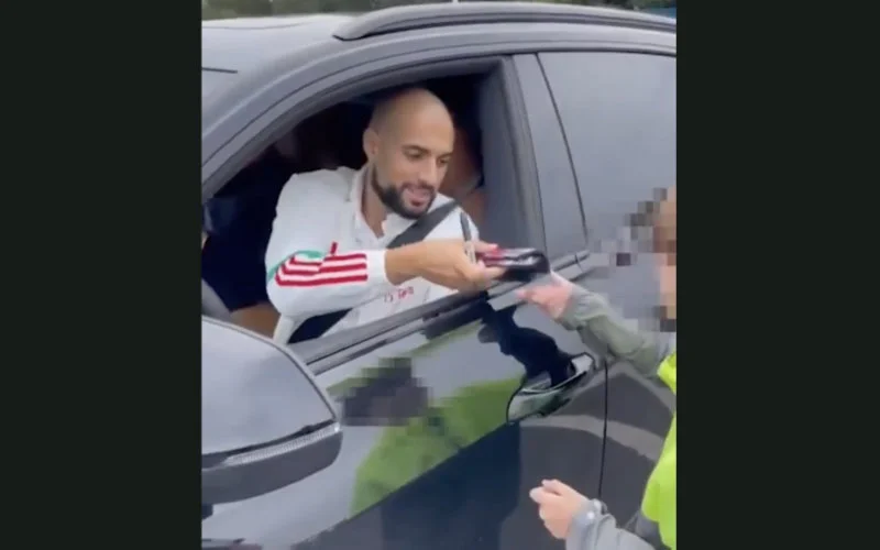 Sofyan Amrabat verrast door cadeau van fan (video)