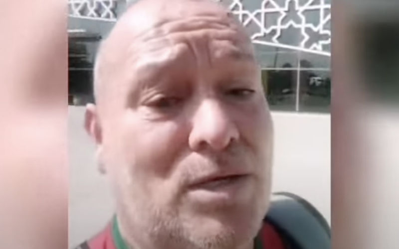 Emotioneel afscheid toerist van Marokko gaat viral (video)