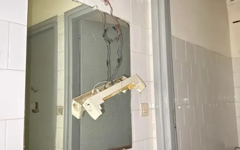 Beelden van verwoeste sporthal Nador verspreid: "Dit kan niet!"