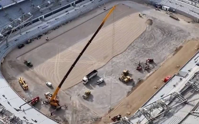 Nieuw gras en dak transformeren stadion Tanger 