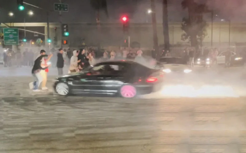 Politie pakt straatracers op in Tanger na virale video