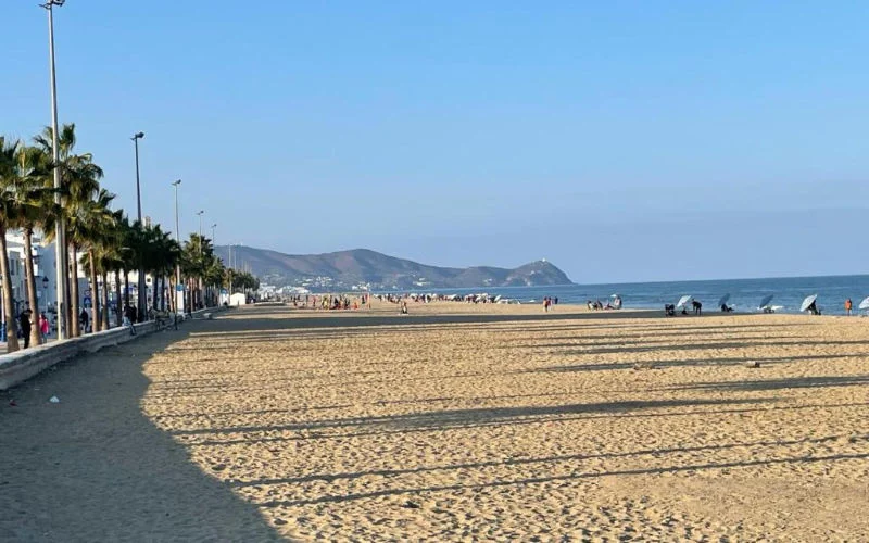 Vakantie in Noord Marokko: zand op strand kost 50 dirham