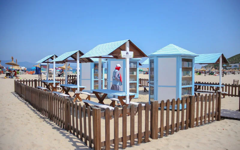 Lezen op het strand: Al Hoceima opent unieke bibliotheek