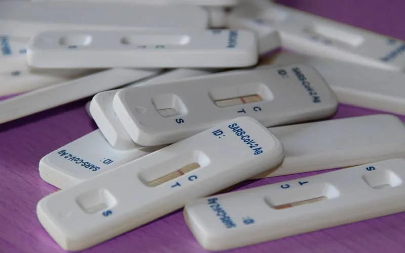 Tanger Med: wereld-Marokkaan gearresteerd met grote hoeveelheid coronatesten