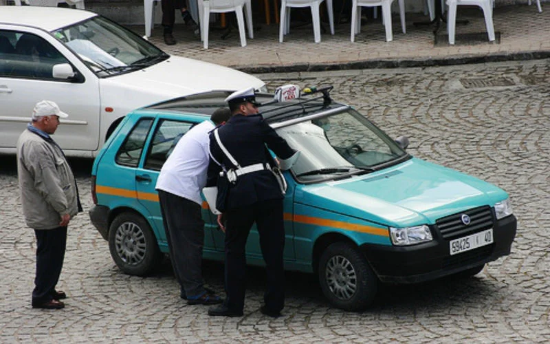 Taxi's Tanger gewaarschuwd: "Geen migranten meer vervoeren!"