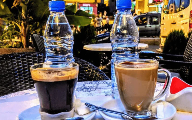 Meer dan 15 minuten in café blijven verboden in Marokko
