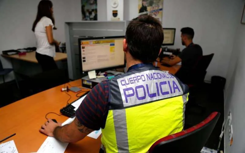 Arrestatie voor verkoop valse PCR-testen aan Marokkanen in Spanje