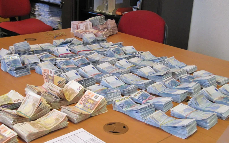 Financiële waakhond onderzoekt illegale praktijken rondom Marokkaanse dirham