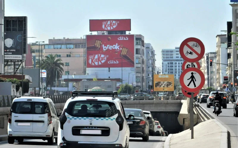 Reclameoorlog in Casablanca: stad slaat terug