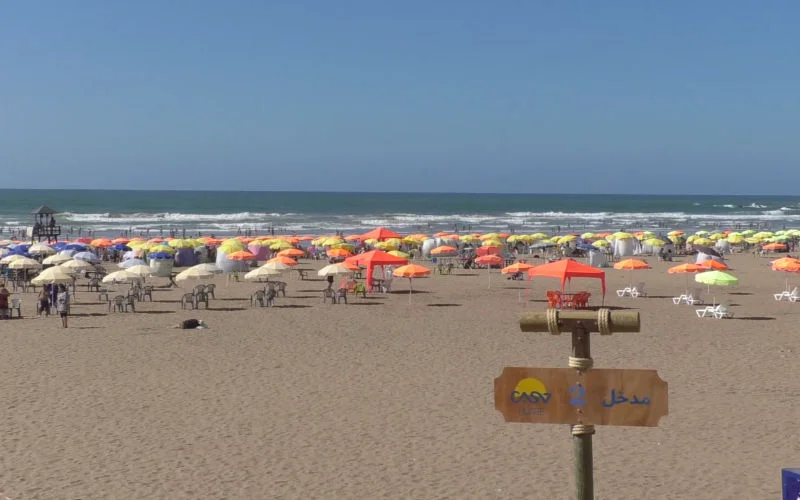 Strenge straffen voor parasolverhuurders in Casablanca