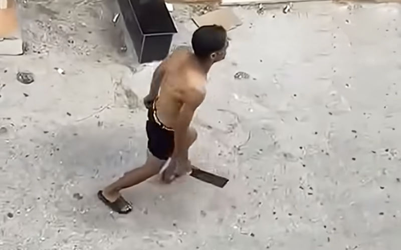 Verwarde man die werd uitgezet terroriseert Tanger (video)