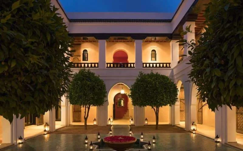 Binnenkijk in een exclusieve vakantievilla in Marrakech (video)