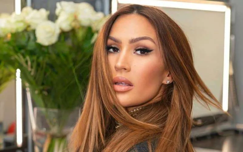 Zangeres Vitaa boos over intieme video bij zwembad in Marrakech