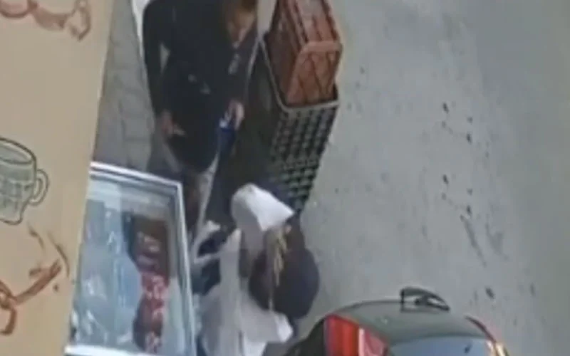 Woede in Tanger: vrouw op straat verminkt door onbekende (video)