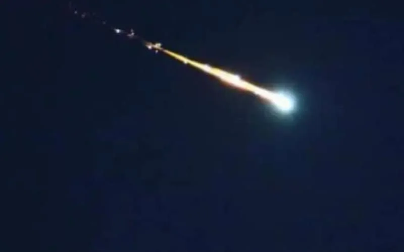 Spectaculaire vuurbol gefilmd boven Marokko (video)