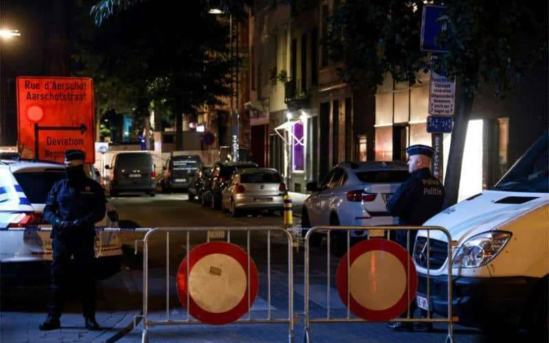 Waarom stak Yassine Mahi een agent in Brussel?