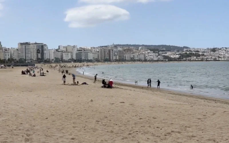Vroege zomer heerst op stranden Tanger (video)