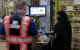 Op maat gemaakte hijab voor Amazon-medewerksters (video)