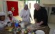 Bekende Amerikaanse chef bezoekt keukenschool in Marokko