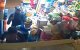 Winkelier in Marokko jaagt gewapende dieven weg met stok (video)