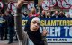 Selfie moslima tijdens islamofobe betoging in Antwerpen gaat viraal (foto's) 