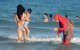 Wat denken Marokkanen over vrouwen in bikini op het strand? (video)