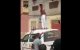 Jongen protesteert op dak politieauto in Berkane (video)