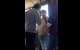 Buscontroleur in Marokko mishandelt passagier die geen kaartje heeft (video)