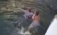 Van drugshandel verdachte Marokkaan redt oude vrouw van verdrinking in Spanje (video)