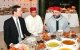 Koning Mohammed 6 deelt iftar met schoonzoon Donald Trump Jared Kushner