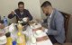Algerijns gezin deelt iftar met gestrande Marokkanen (video)