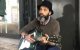 Dakloze Fathallah overleeft dankzij muziek in straten Bordeaux