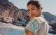 Marokkaans topmodel Malika El Maslouhi poseert voor Anthropologie