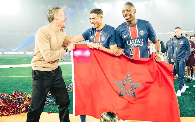 Hakimi, Dembélé en Luis Enrique herenigd achter Marokkaanse vlag (video)