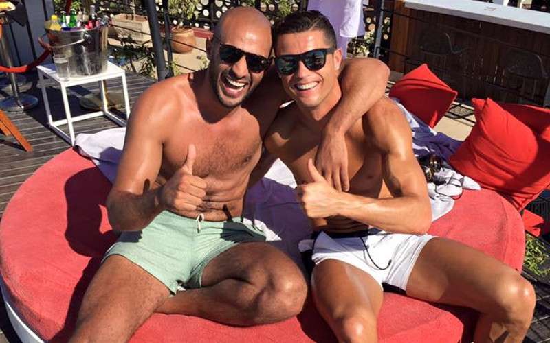 Badr Hari deelt vakantiekiekjes met Ronaldo