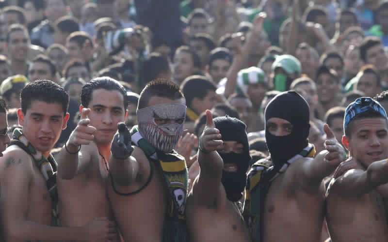 Casablanca verbiedt tifo's na zware voetbalrellen