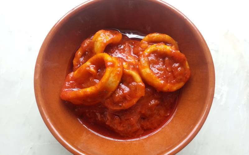 Calamares in tomatensaus