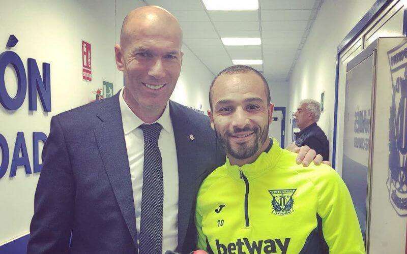 Het geschenk van Zidane aan Nabil El Zhar (foto)
