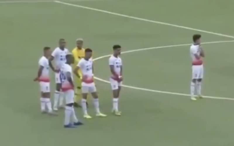 Marokko: voetbalwedstrijd gestopt wegens niet-naleving coronamaatregelen (video)