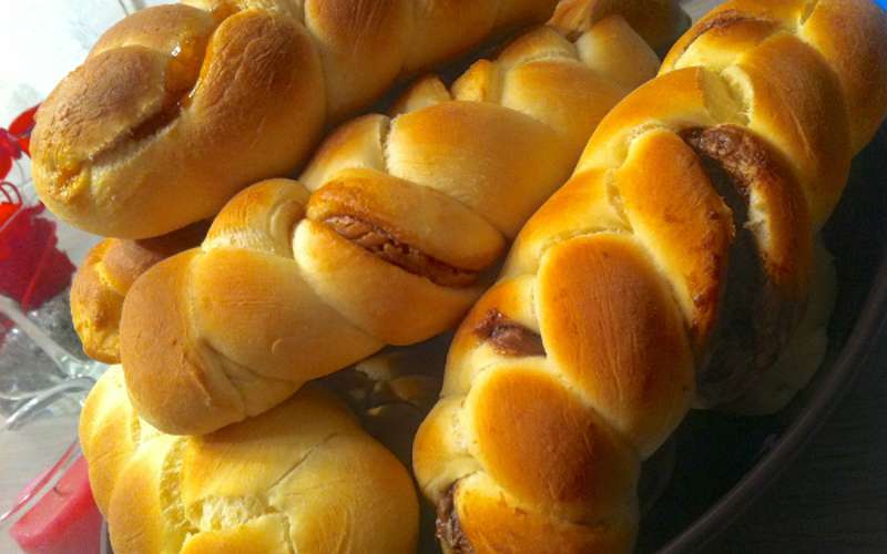 Brioche met bananen en walnoten
