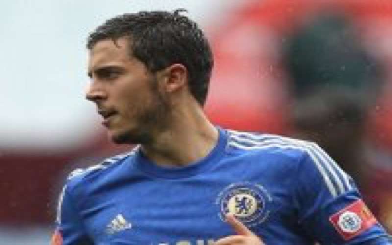 Eden Hazard schopt ballenjongen in League Cup-wedstrijd 