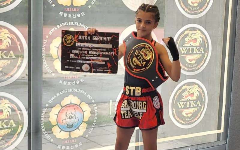 Marokkaanse bokster Aya Bozarhoun pakt twee wereldtitels