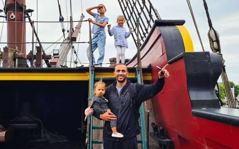 Luiers verschonen doet Badr Hari niet