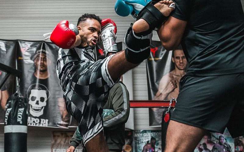 Glory komt met 'kampioenengevecht' Tyjani Beztati vs Petch