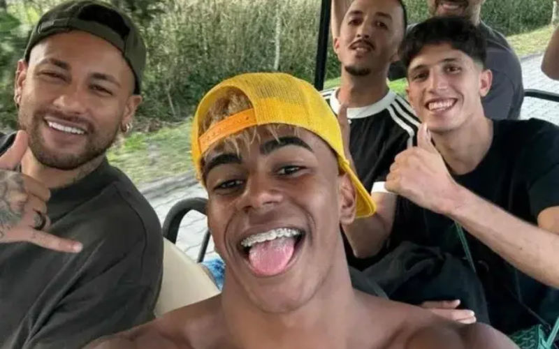 Lamine Yamal geniet van droomvakantie met Neymar in Brazilië