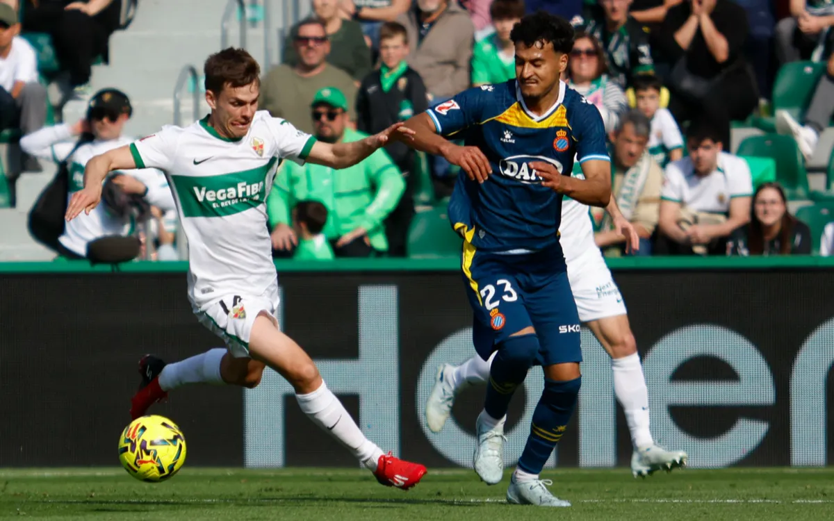 Wedstrijd stilgelegd na racisme tegen Marokkaanse international: “Jij bent hier op een bootje gekomen!”