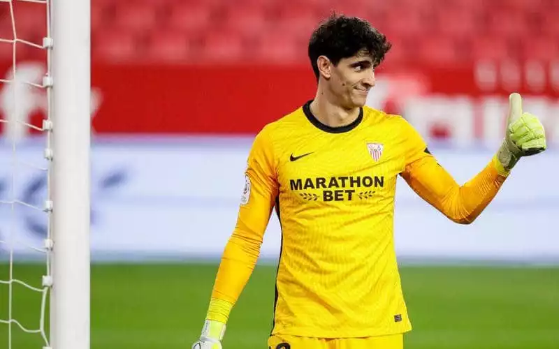PSG doet bod op Yassine Bounou